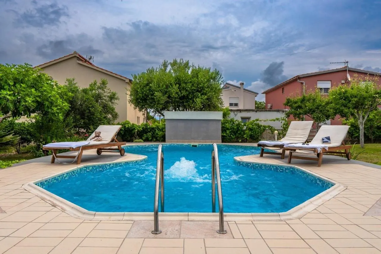 Seaside Family Friendly House With A Swimming Pool Vir - 21522 Villa Croatia