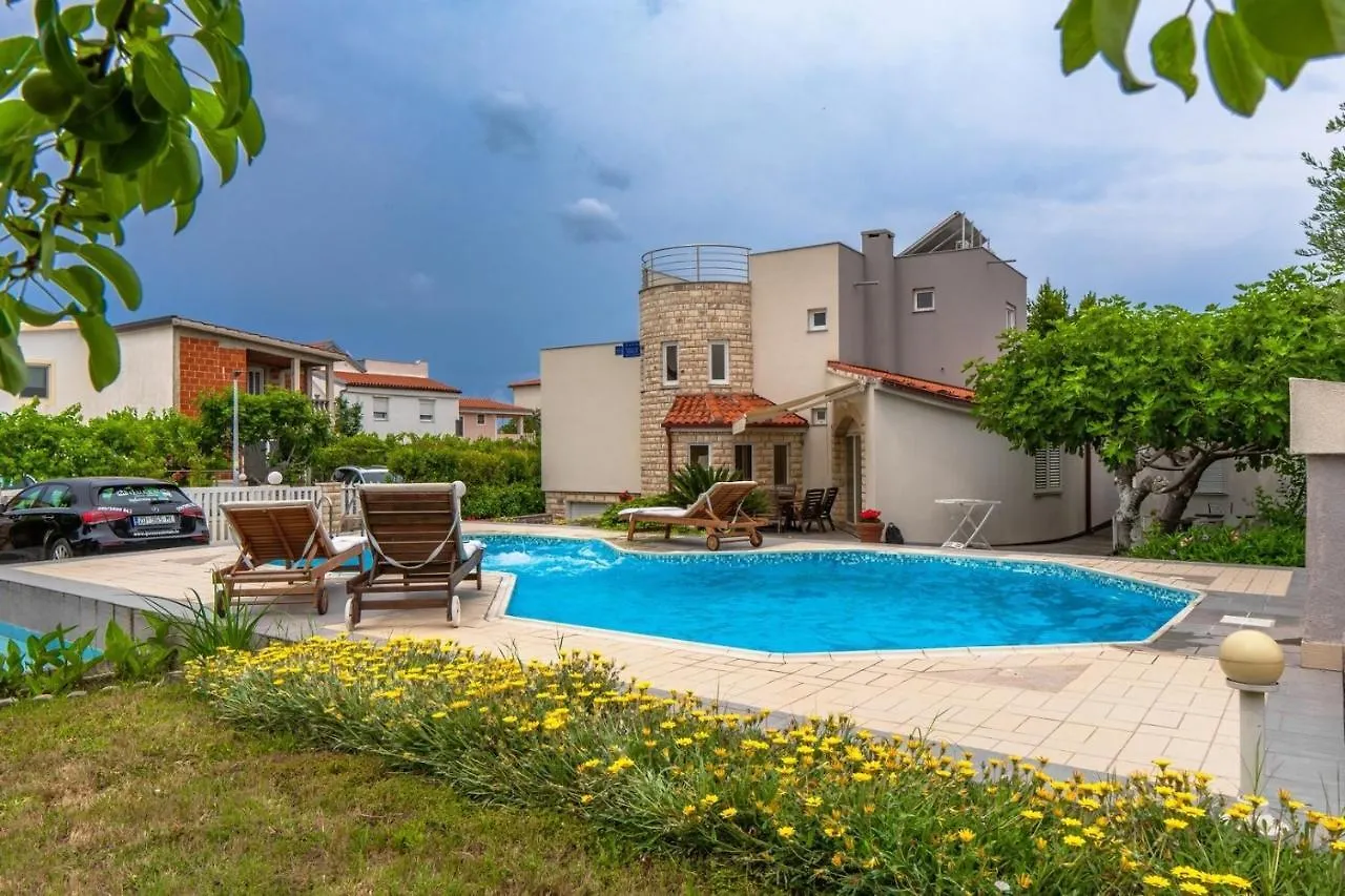 Seaside Family Friendly House With A Swimming Pool Vir - 21522 Villa
