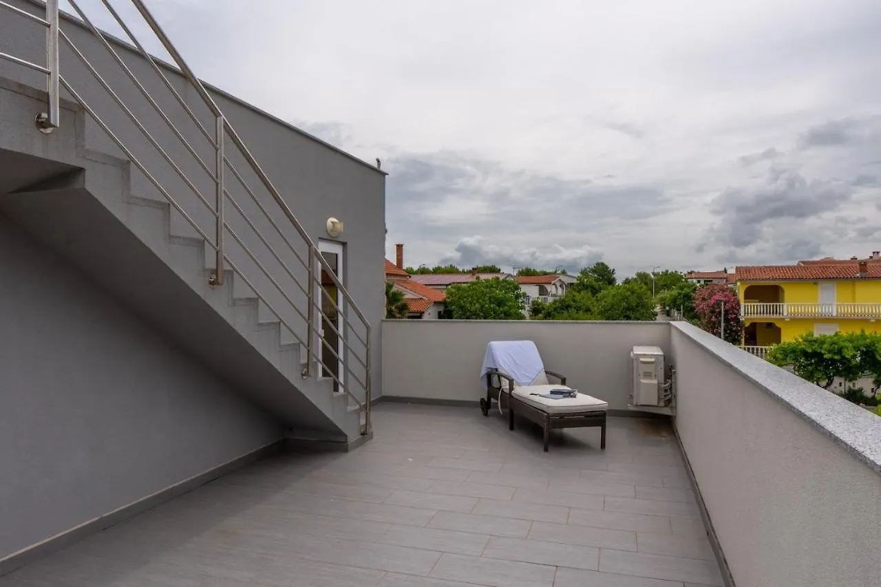 Seaside Family Friendly House With A Swimming Pool Vir - 21522 0*,